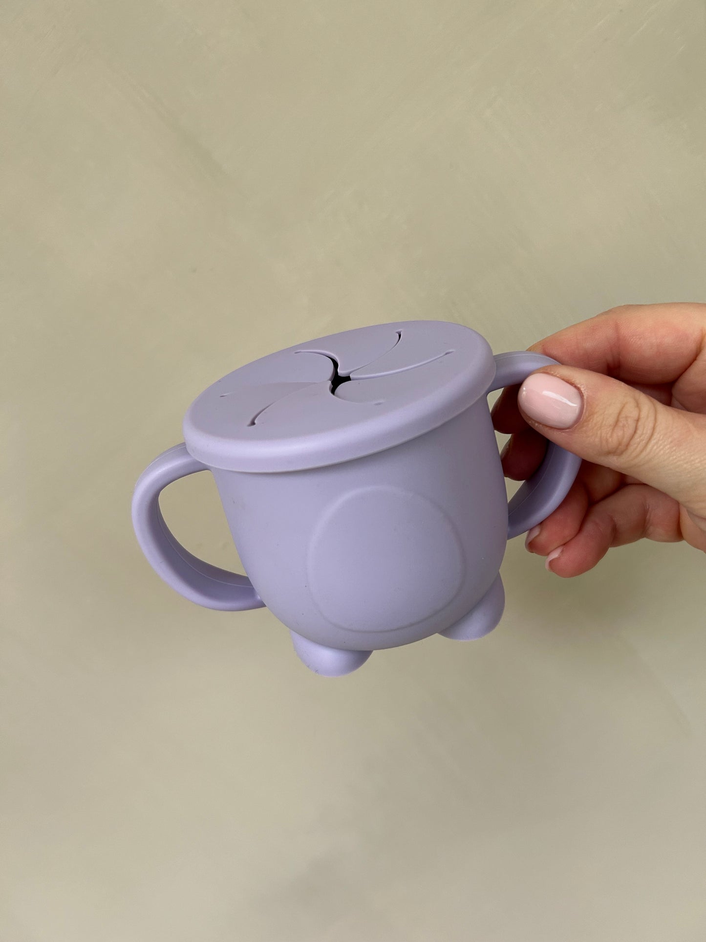 Silicone snack pot with handles
