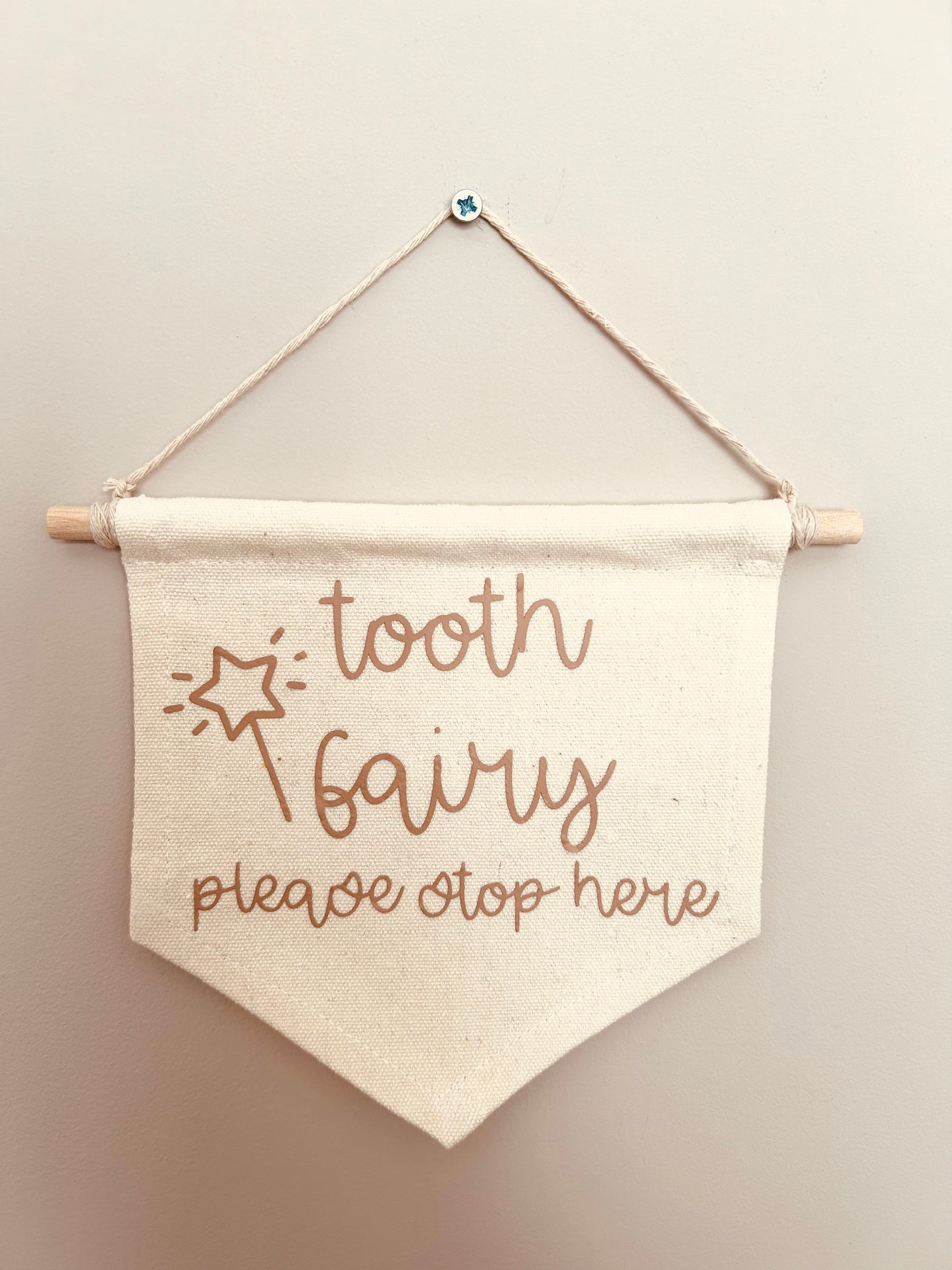 tooth fairy please stop here wall hanging