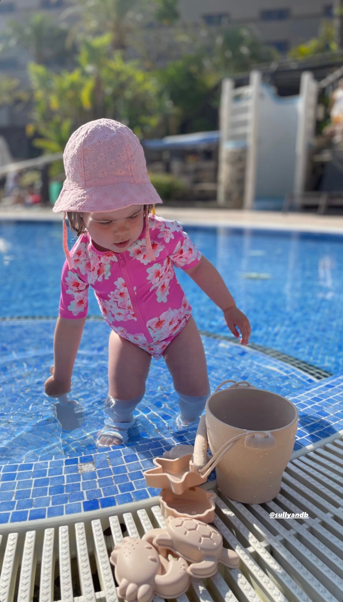 silicone bucket and spade with moulds and a net storage bag